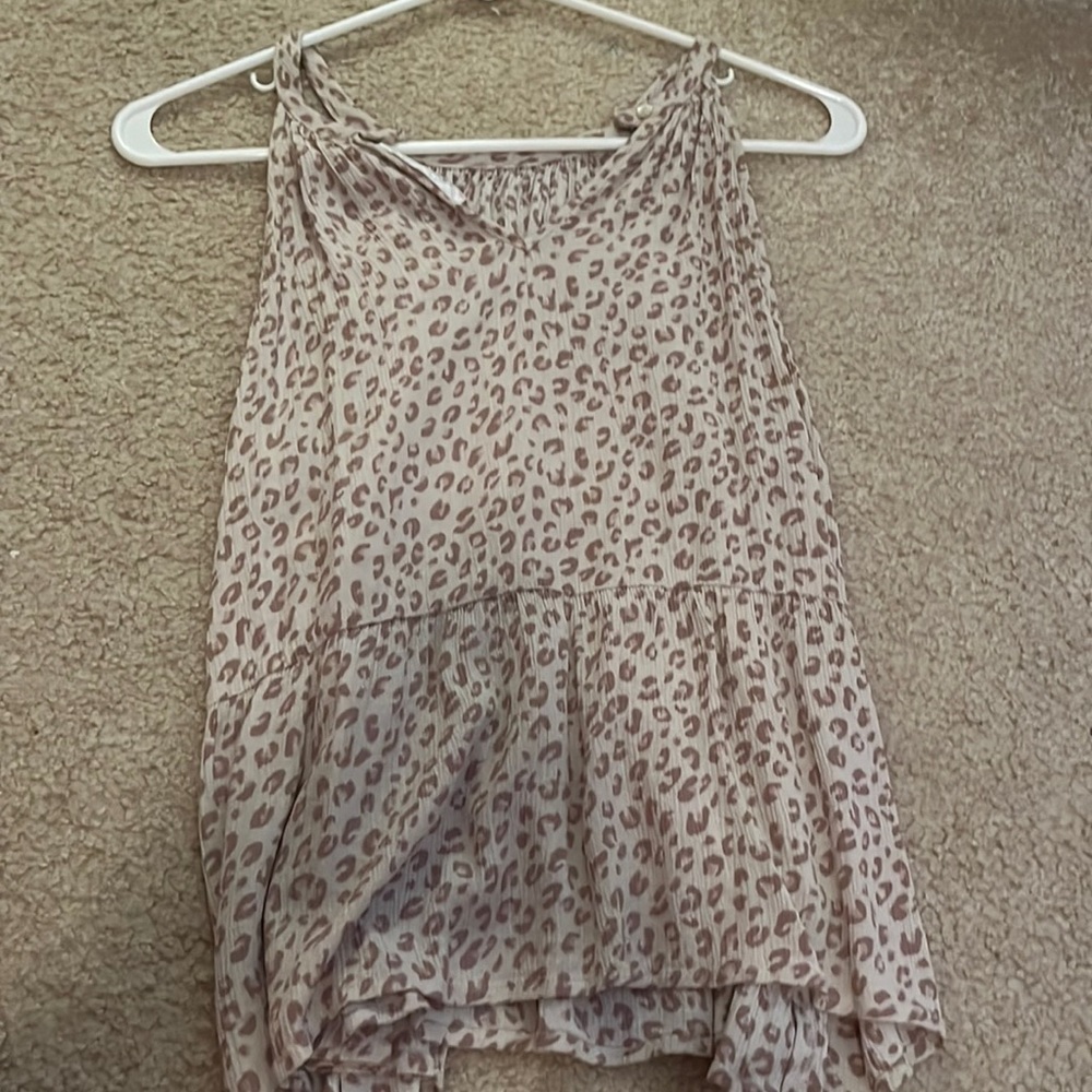 cute cheetah print v neck top
